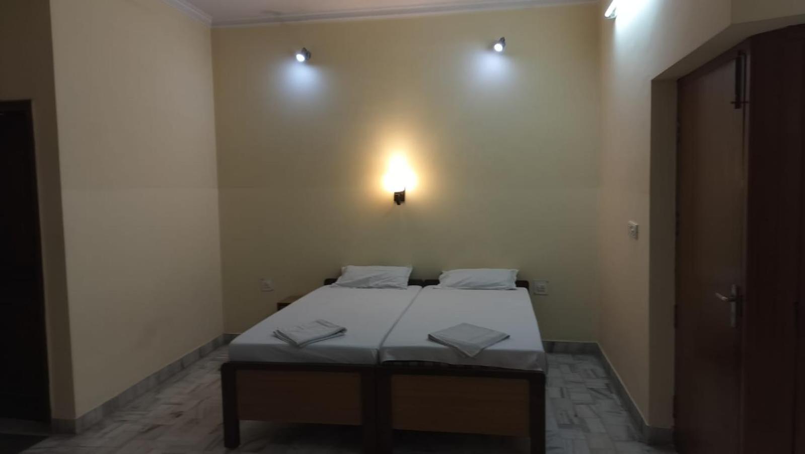 Sarnath Motel And Resort Váránaszi Kültér fotó