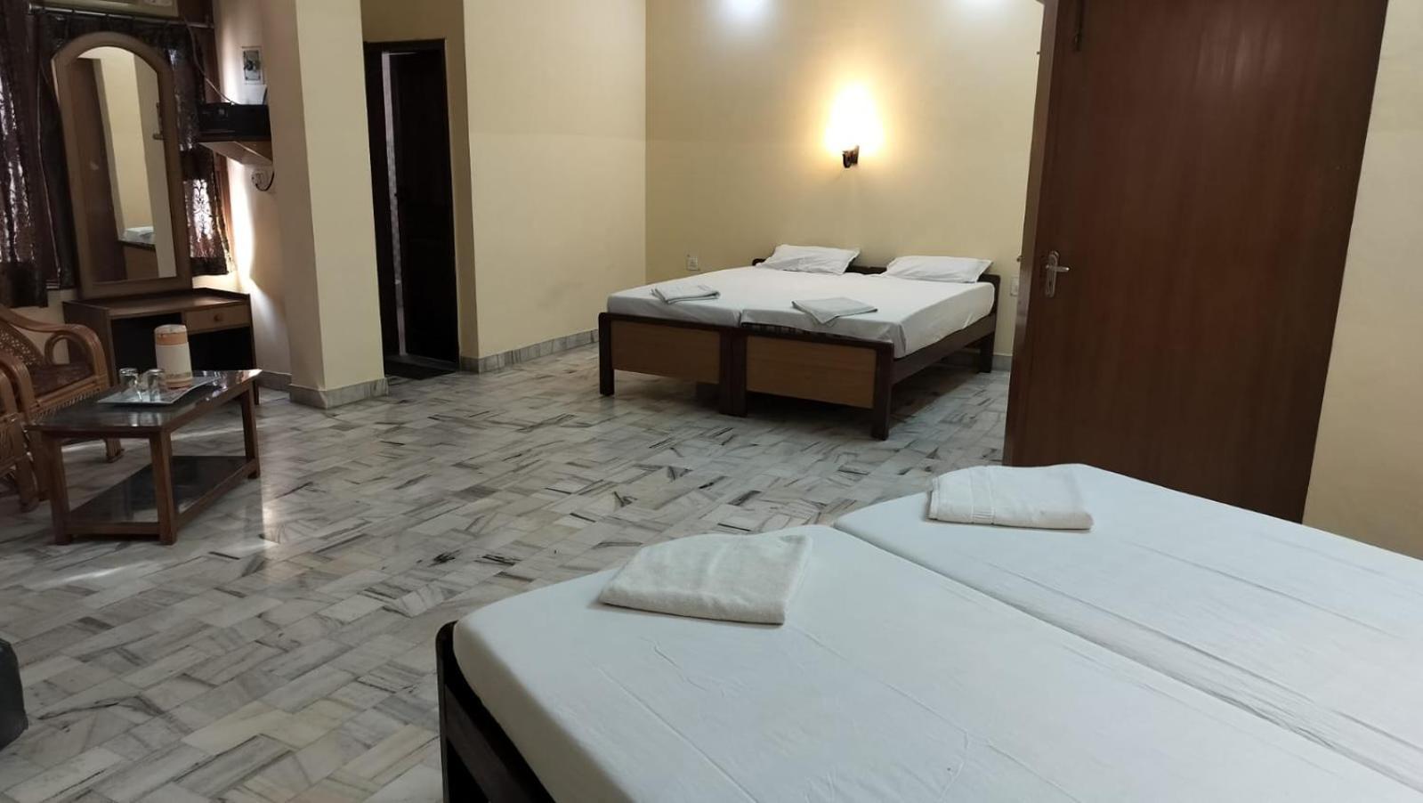 Sarnath Motel And Resort Váránaszi Kültér fotó